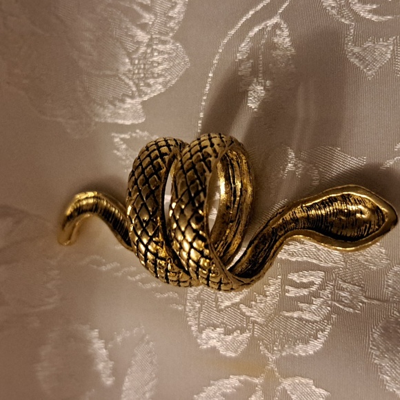 Golden tone snake ring - Picture 2 of 2